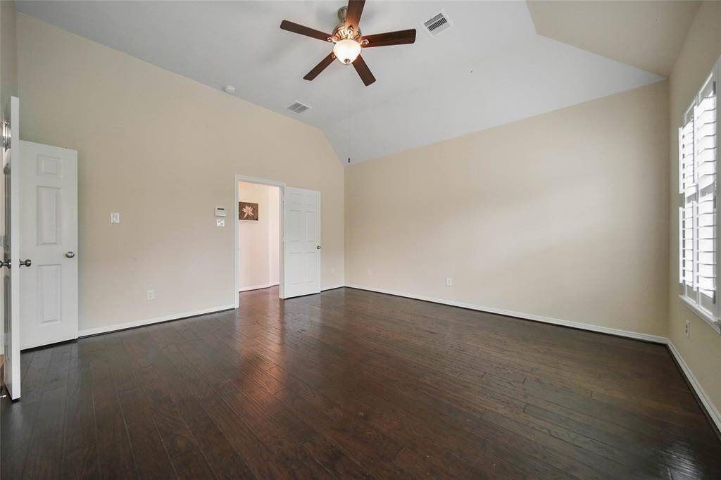 View of bedroom #1 :3.