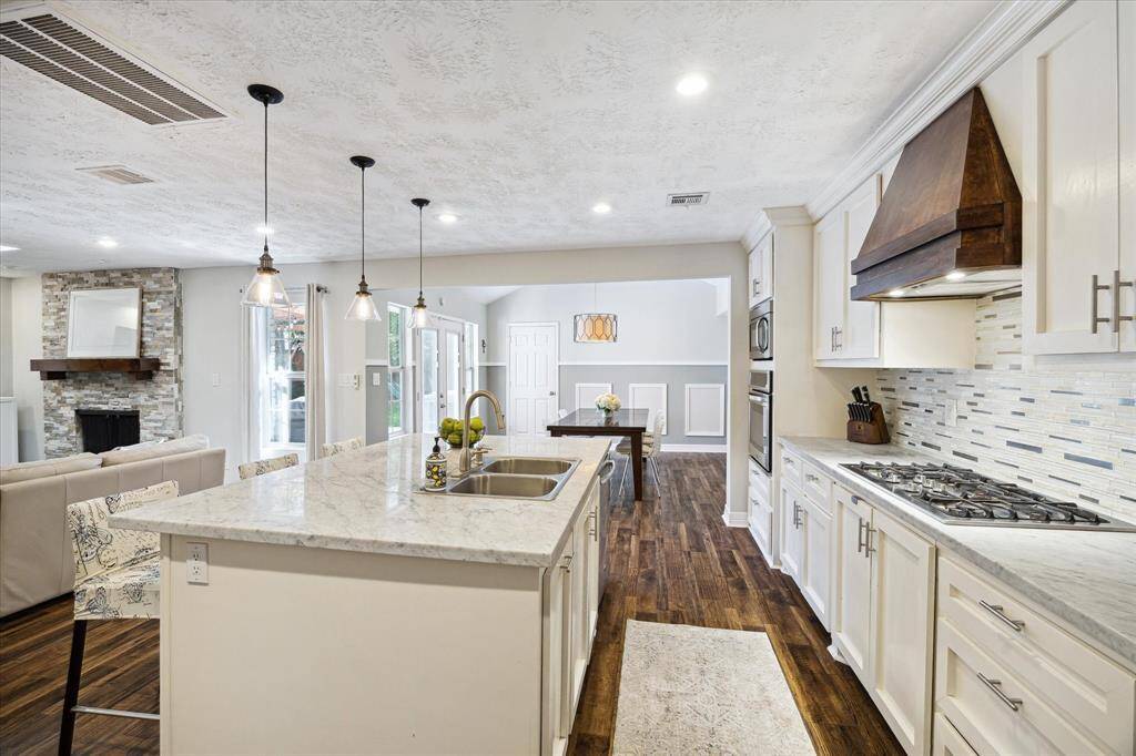 Plenty of counterspace for meal prep and entertaining guests.