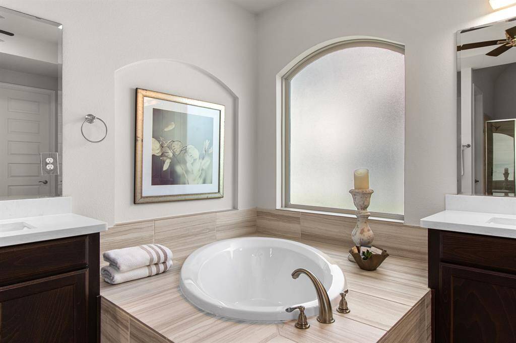 Garden tub.