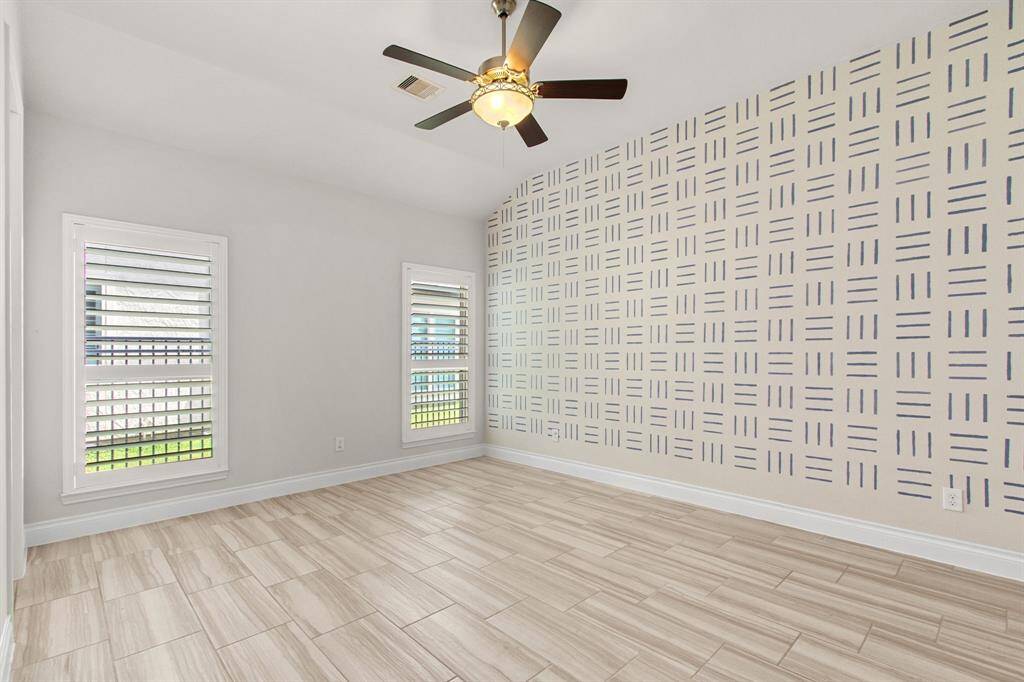 Second bedroom.
