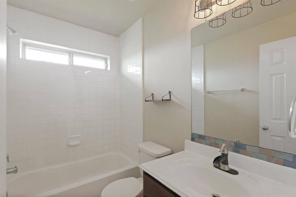 Full Bathroom 1 of 2 Upstairs