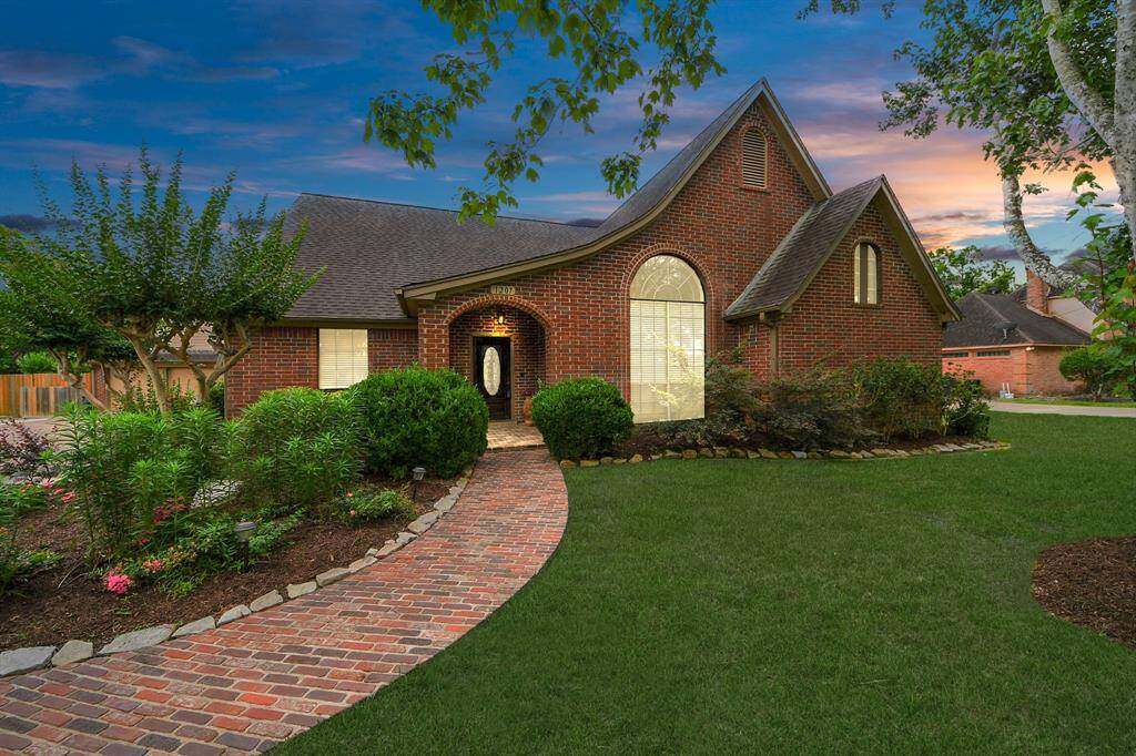 Welcome to this wonderful property - with so much curb appeal - in the sought-after Coward Creek subdivision of Friendswood!