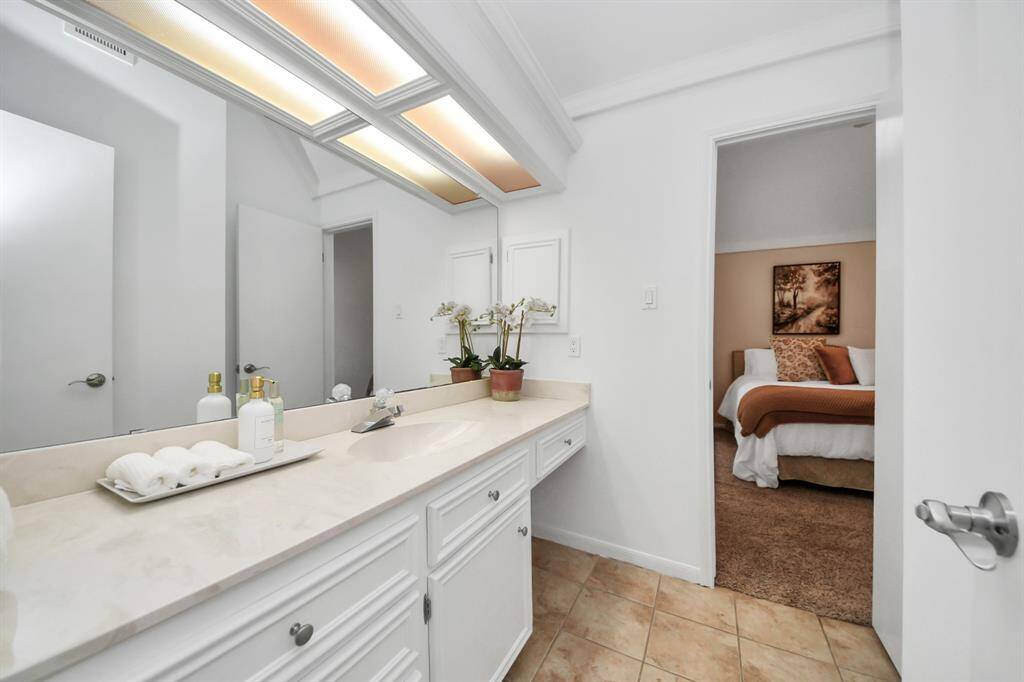 Here we see the 2nd full bathroom, which is located between the two secondary bedrooms!