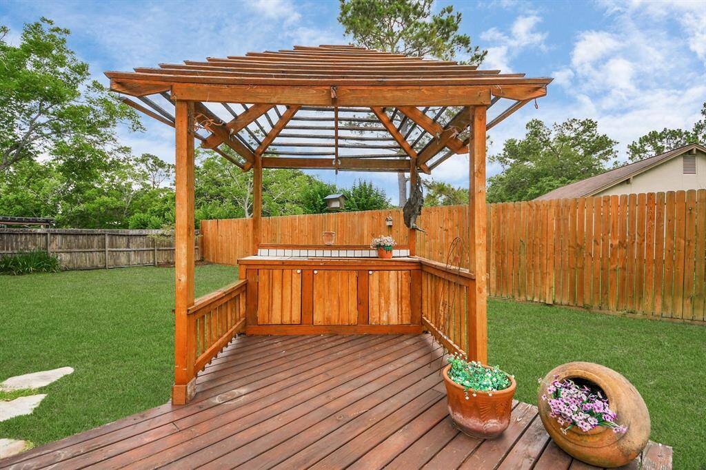 Here we see another charming, trellised area which could be used in a variety of ways!
