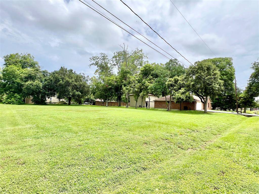 Seller is maintaining the 3 lots on the left side of the property and has no immediate intentions of selling or building for now, so no close neighbors to the left currently.