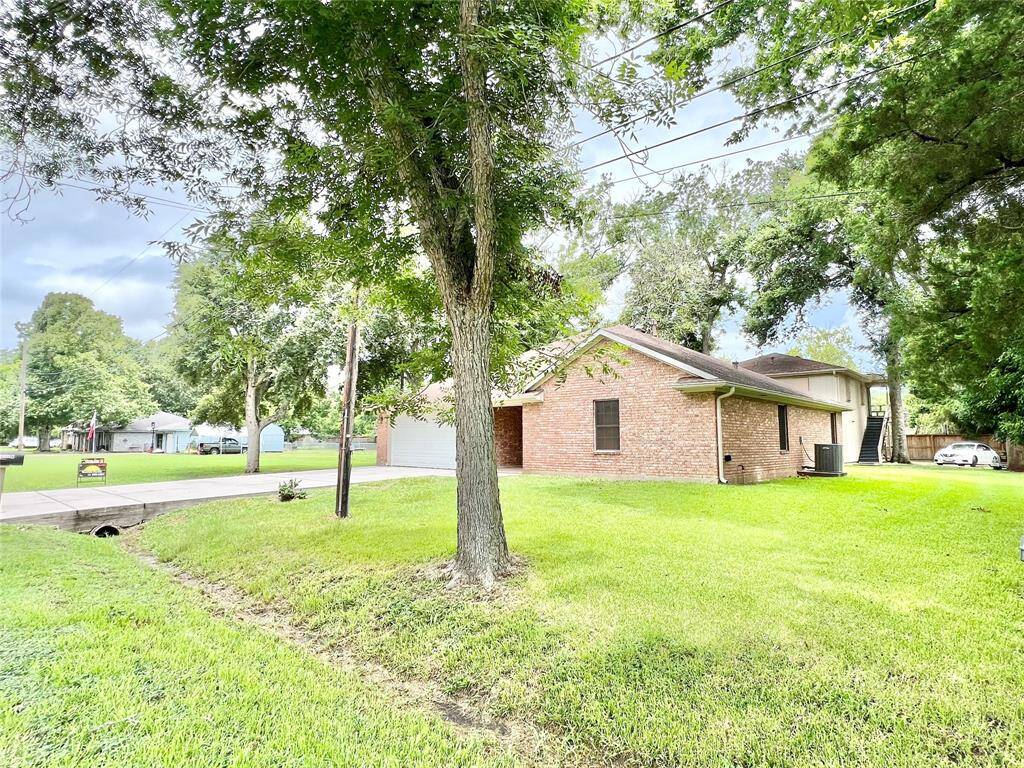 Book your appointment to see this rare opportunity to own 2 homes on appox a quarter of an acre and use one for income to offset your mortgage, priced competitively.