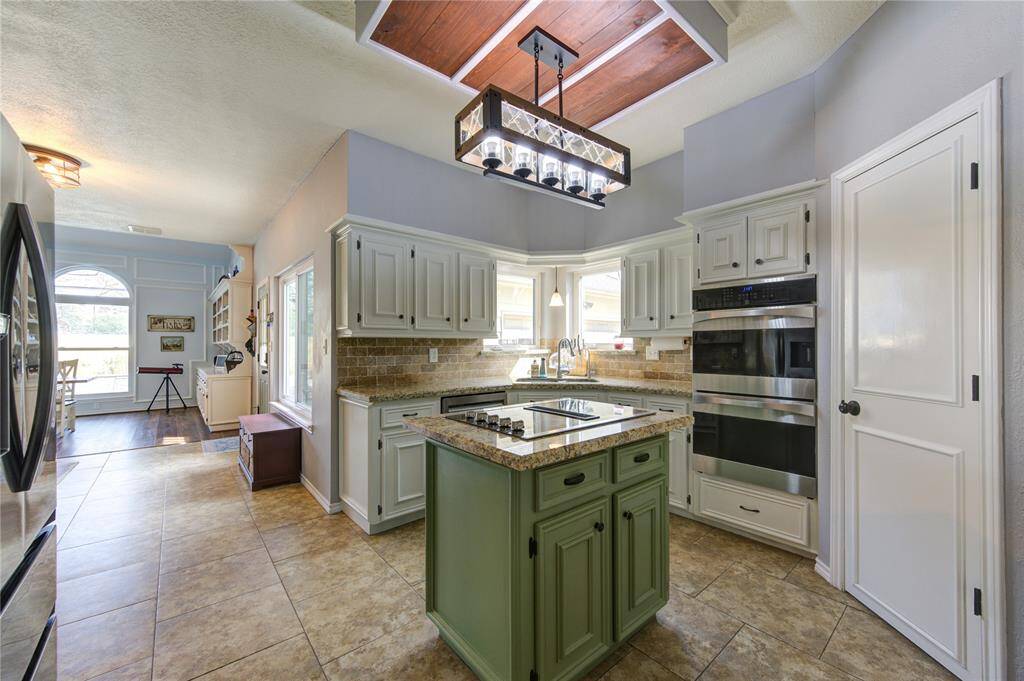 Nice size walk-in pantry.
