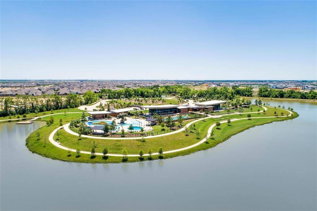 The community features a beautiful lake for residents to enjoy.