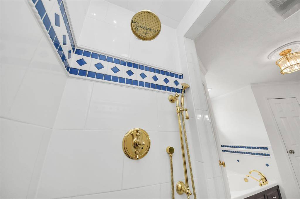 Upgraded faucets - separate soaking tub and shower