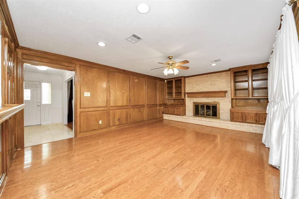Large living room with gas log fireplace