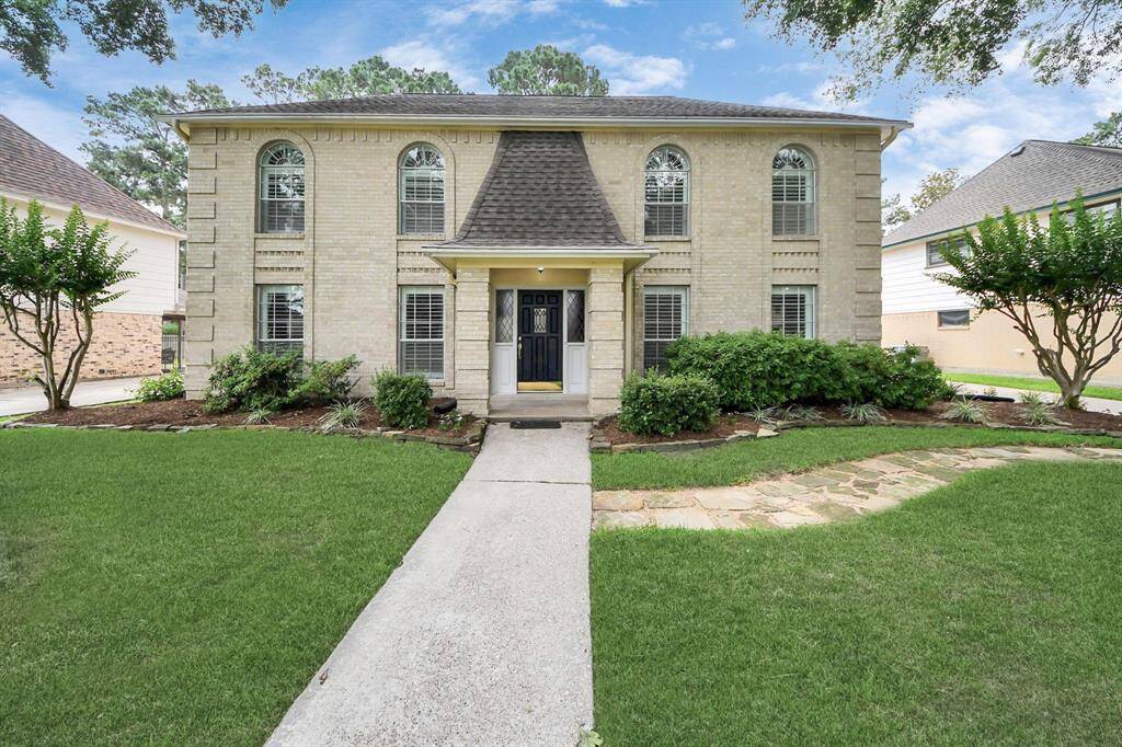 Welcome home to 12715 Chriswood!