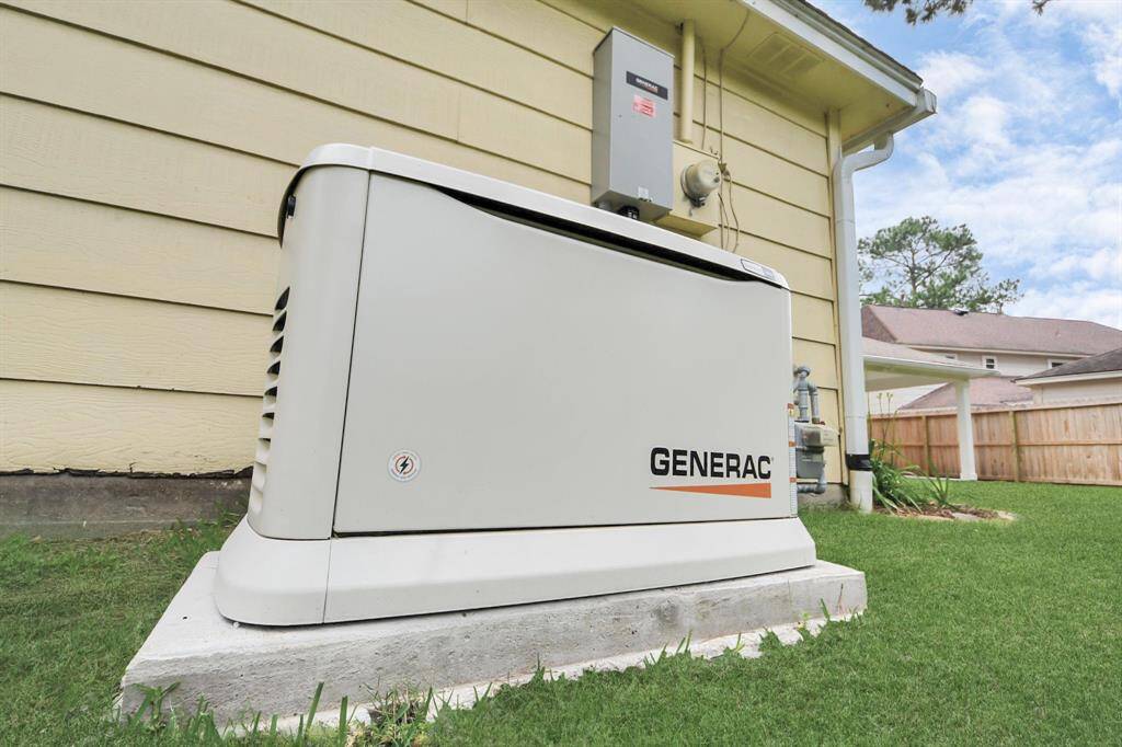 Full Home generator less than 1 year old, 10 yr transferrable warranty