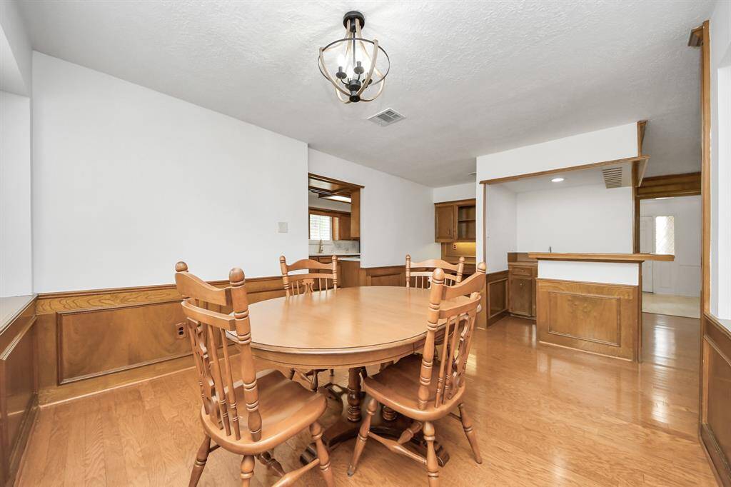 Breakfast room with easy access to kitchen, wet bar, buiit-in desk area and living room