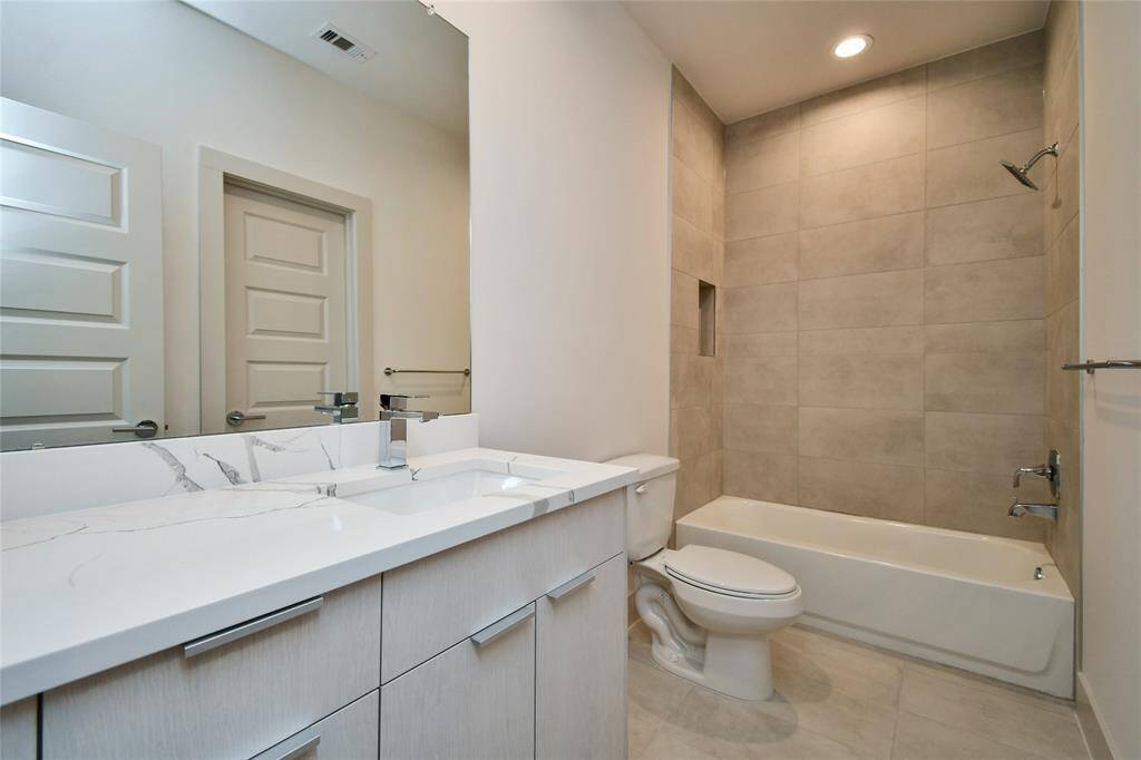 Bedroom 3 En-suite and guest full bath