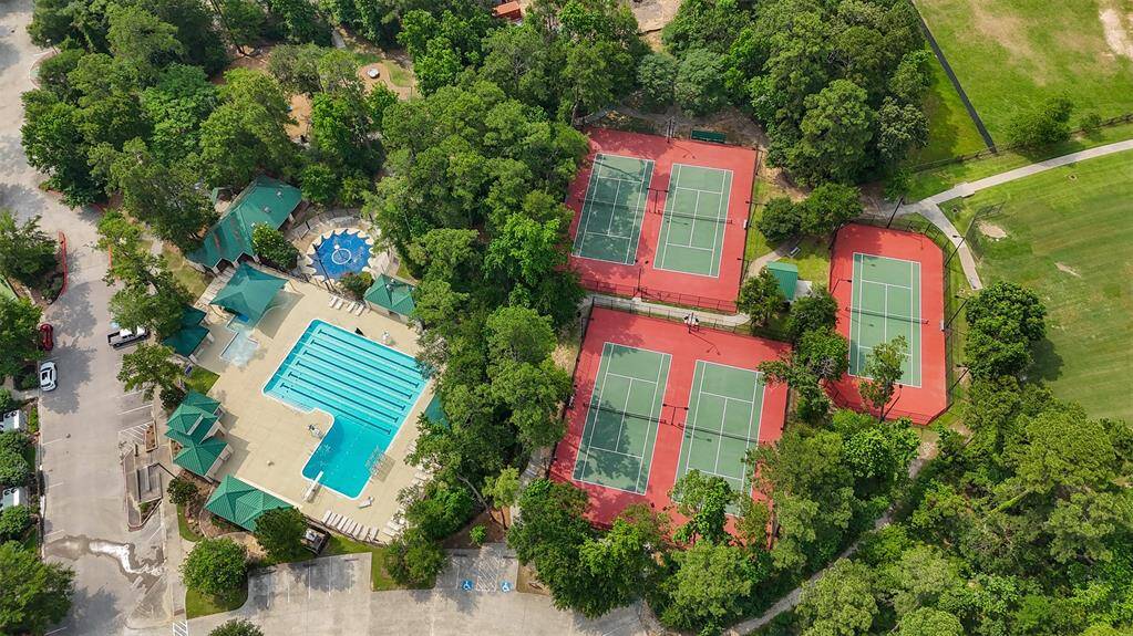 Enjoy all the perks of life in The Woodlands—neighborhood pools, tennis courts, miles of trails, The Woodlands Mall, Market Street, and concerts at Cynthia Woods Mitchell Pavilion—all within easy reach of home.