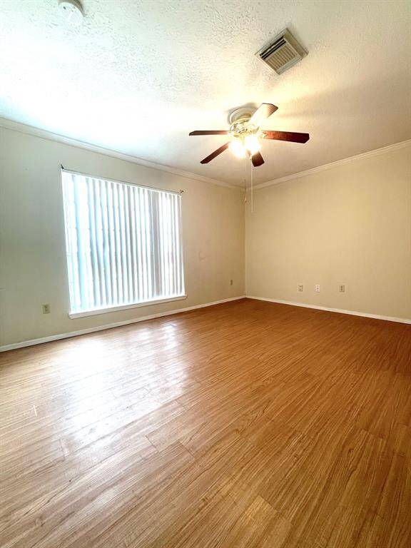 All bedrooms have vinyl flooring!