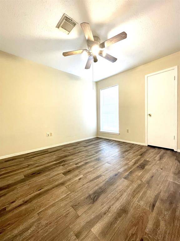 All bedrooms have vinyl flooring!