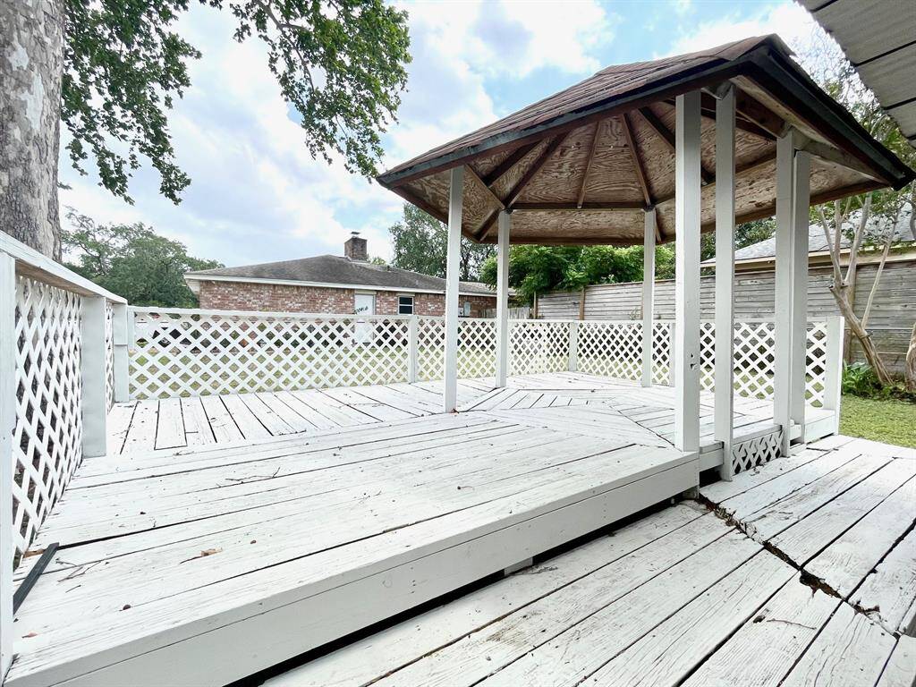 Great place to entertain guests and host parties!