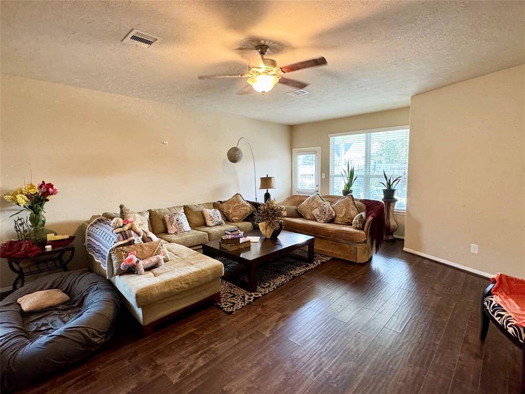 Laminate floors throughout