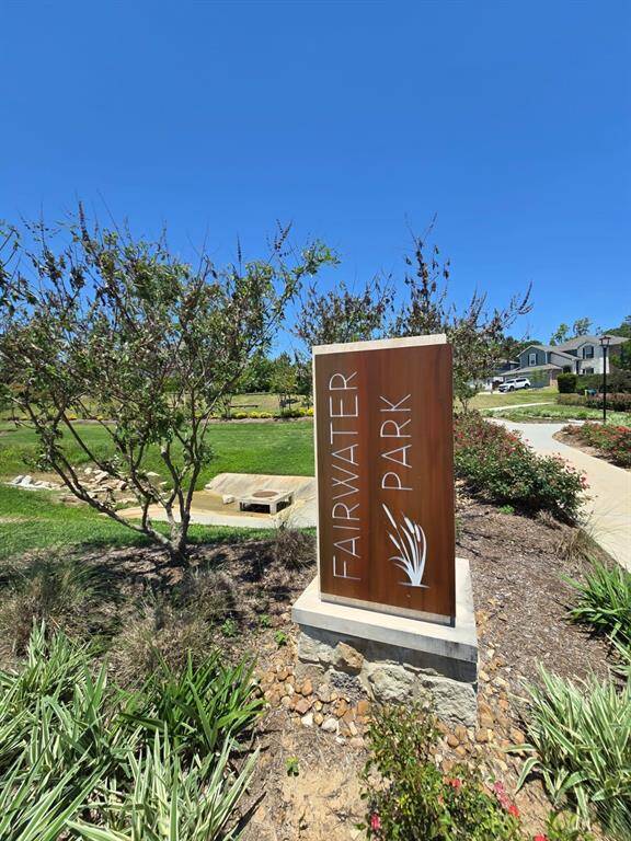 Enjoy walking trails  and play ground, it also has tennis court, and spalsh pads