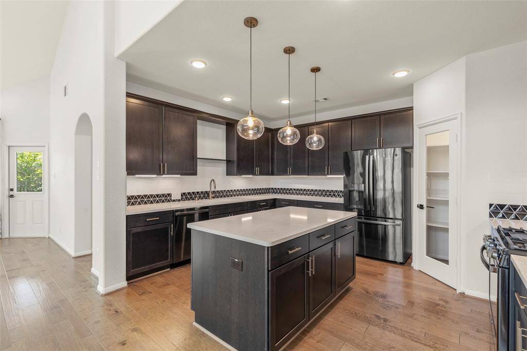 Beautiful open floor kitchen with under the cabinet lighting  and  nice  LED lights that offer  bright lighting  and low energy cost!!