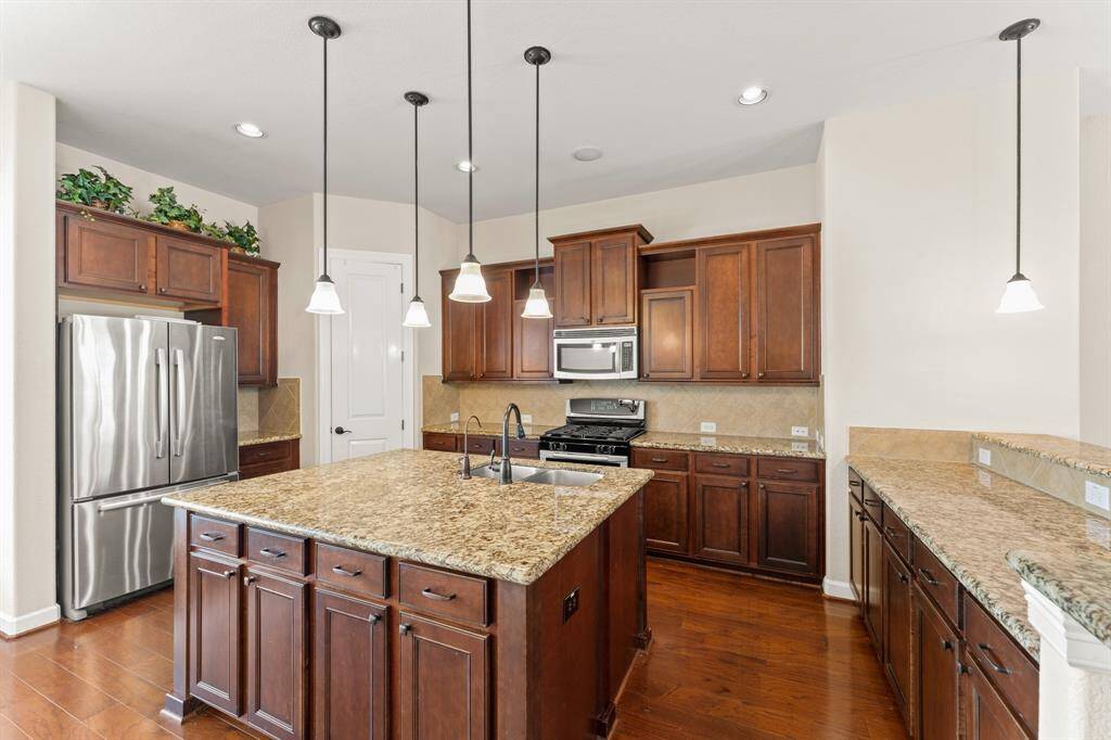 Spacious kitchen with lots of counterspace