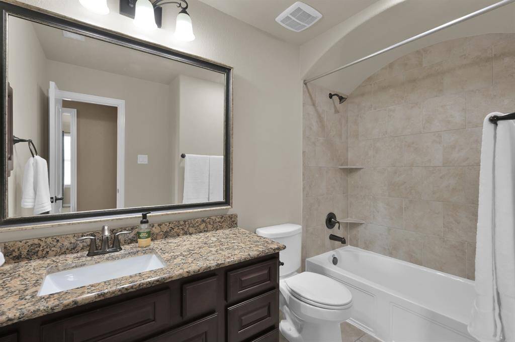 Bathroom Ensuite Upstairs