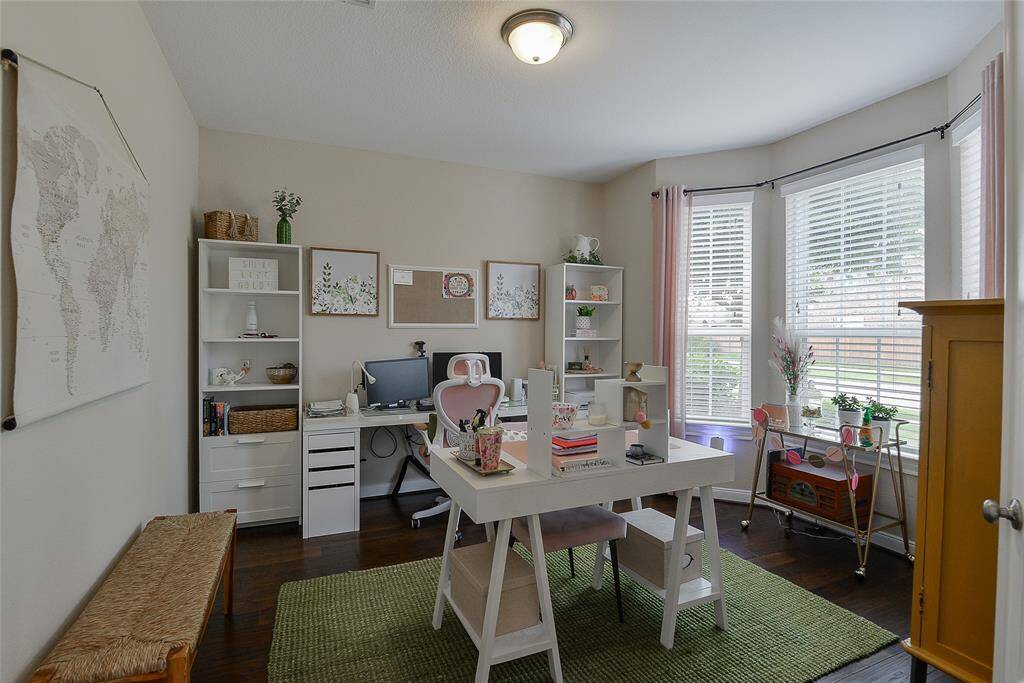 Meticulous office perfect for personal and or working from home.