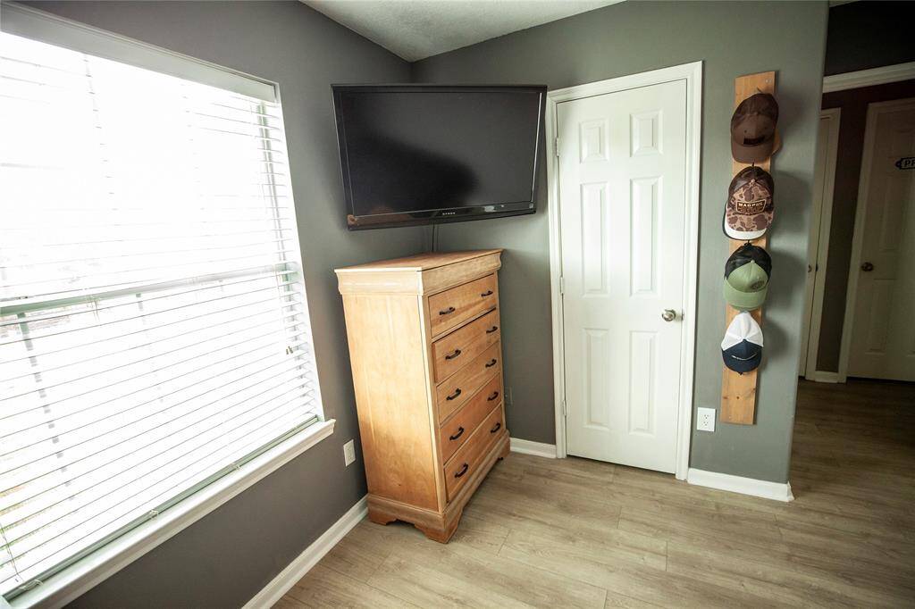 The room is brightened by natural light from the window, and the minimalist layout allows for flexibility in how the space is used—whether for sleeping, studying, or working from home.