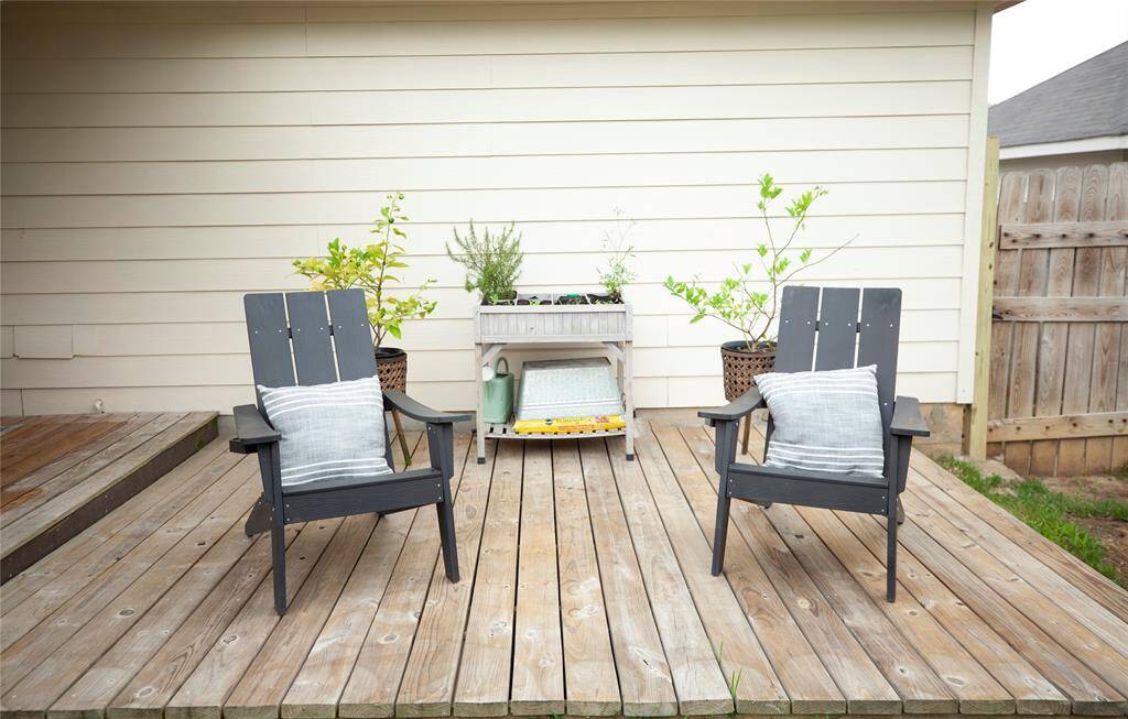 An uncovered portion provides additional seating