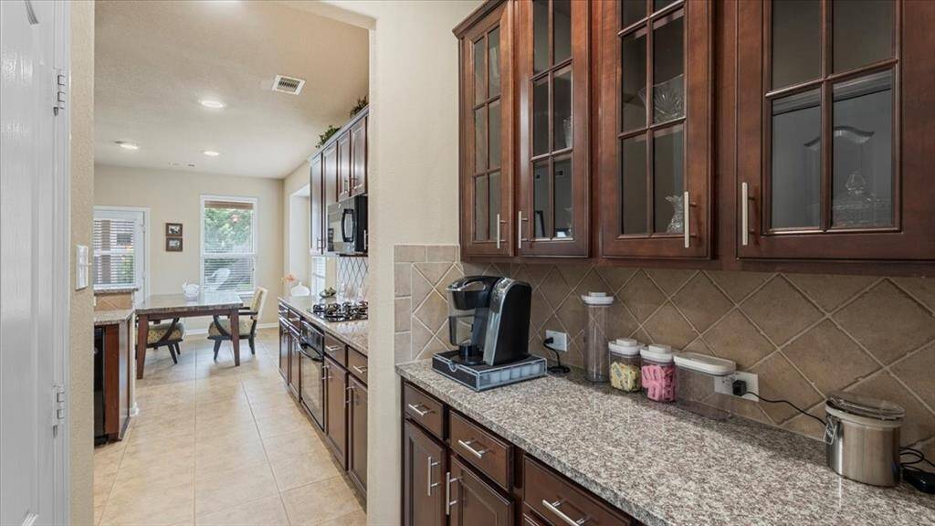 Butler's pantry connects kitchen to dining room