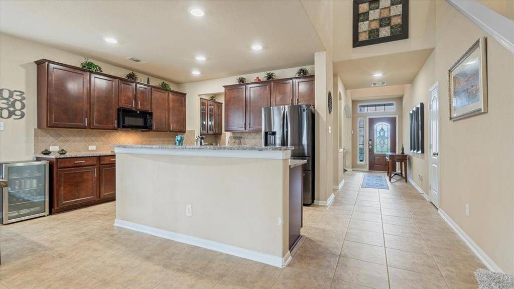 Kitchen open concept to living space