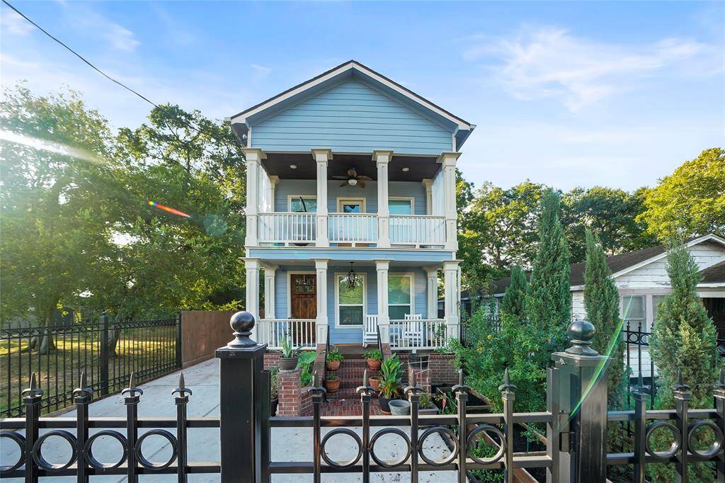 Welcome to 1420 E 31st ST- this spacious 2-story home features 3 Bedrooms, 2.5 Baths, a Sunroom and a cozy patio and 2nd floor balcony