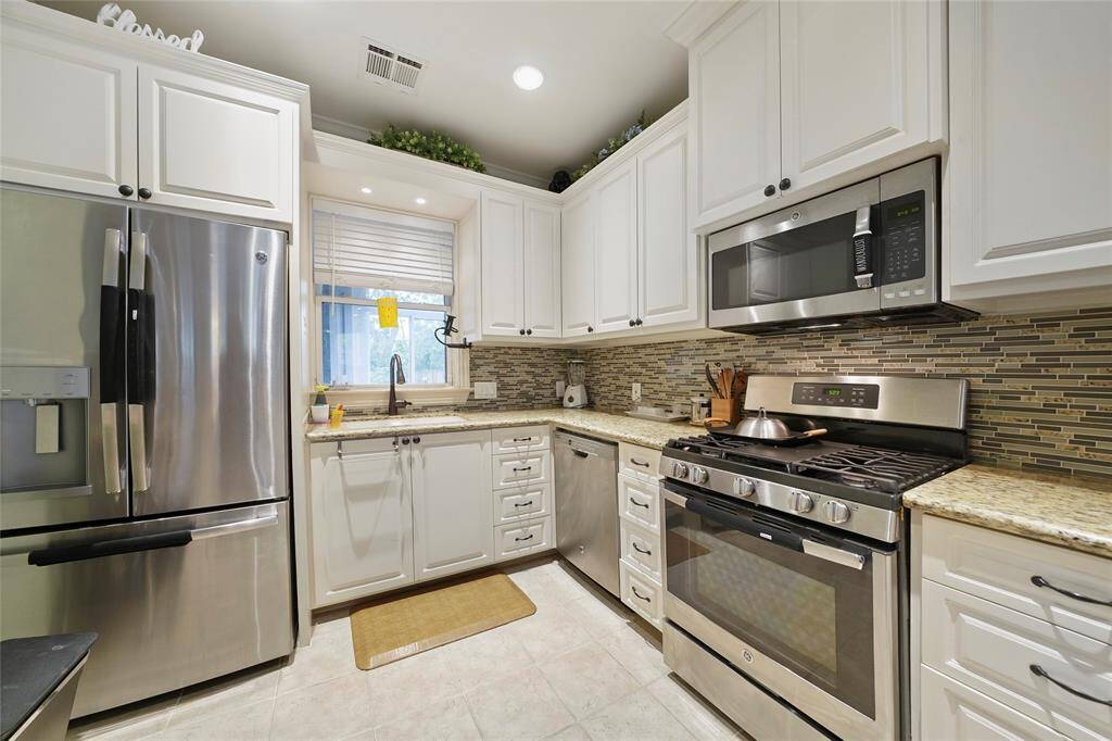 Kitchen - View 2 - Offer a refrigerator, a gas range, and a built-in microwave