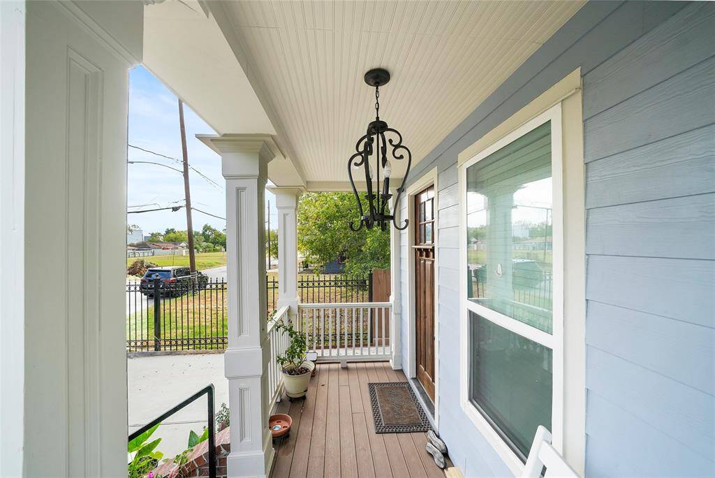 1st Floor Front porch