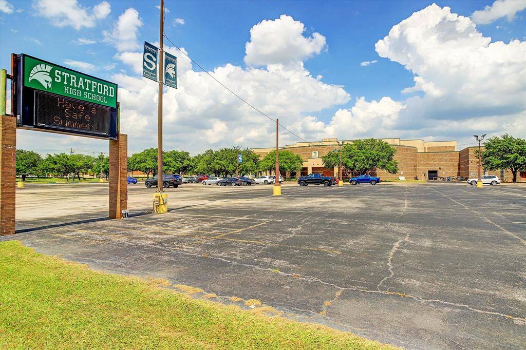 Welcome to Stratford High School. Proud member of the Spring Branch ISD, stands out as a premier institution dedicated to fostering education and development in students.