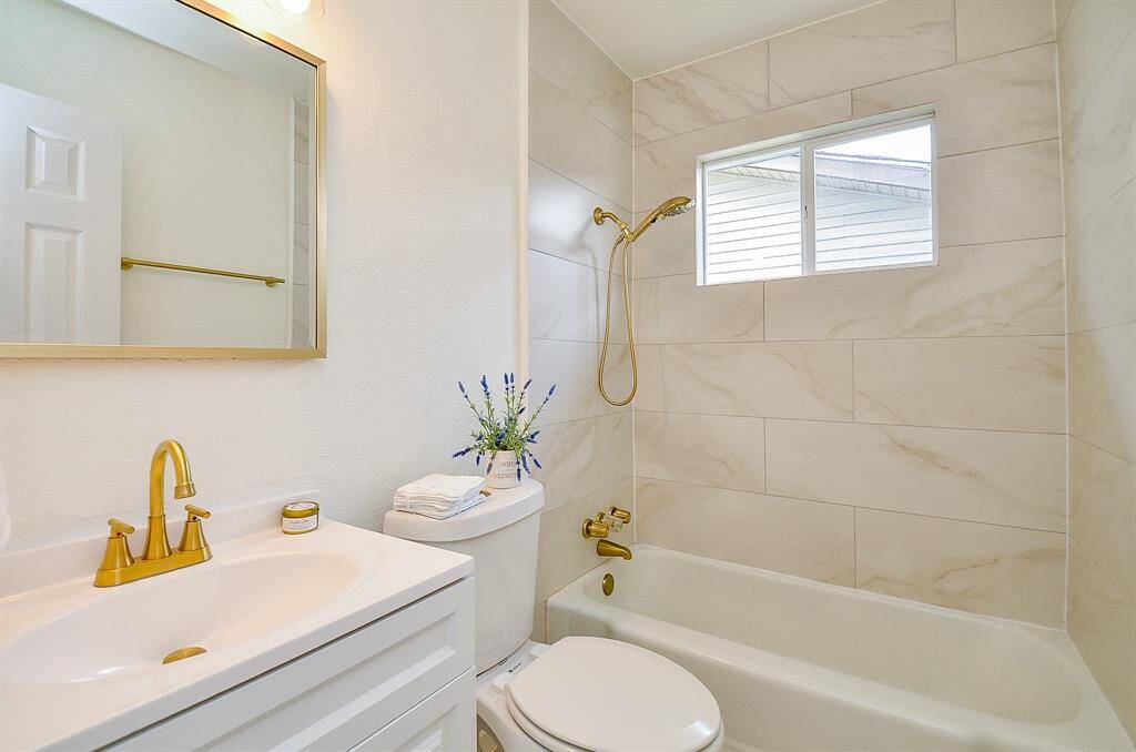 Secondary Bathroom 1