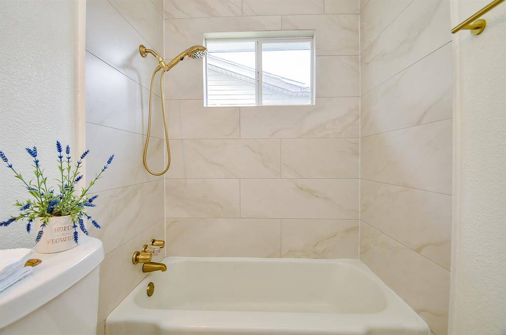Secondary Bathroom 1