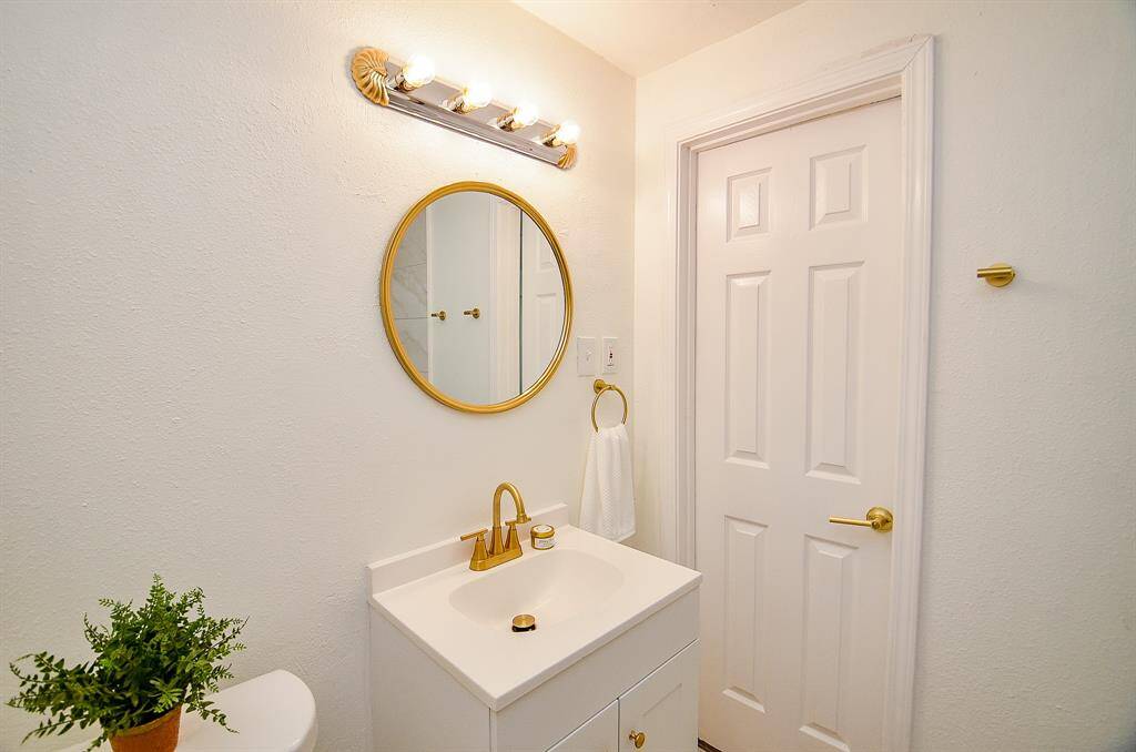 Secondary Bathroom 2