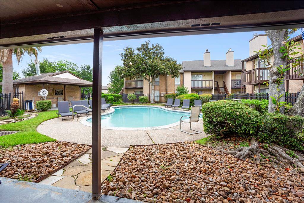 Community pool