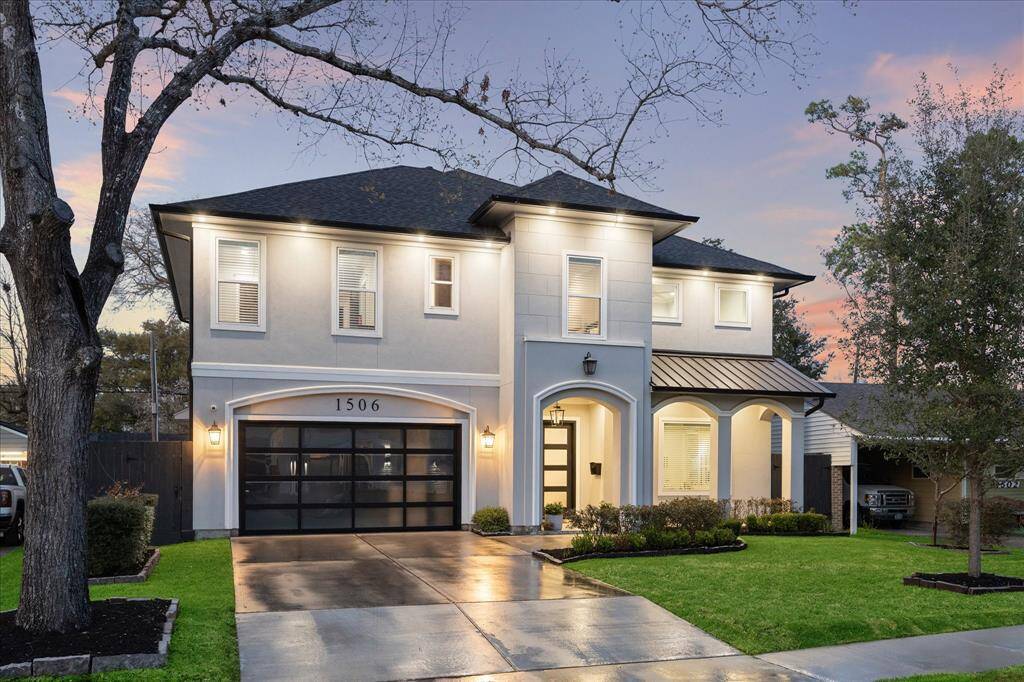 Situated on a spacious lot in the heart of Oak Forest, this home offers a wonderful floor plan, high ceilings, great storage, amazing natural light, exquisite trim work, beautiful hardwood floors and finishes, and so much more.