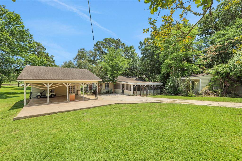 Detached carport with workshop, small guest house in photo not stable