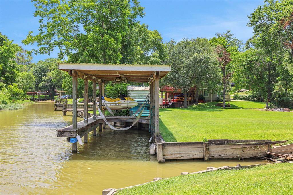 Private boat house and boat ramp- makes lake life easy