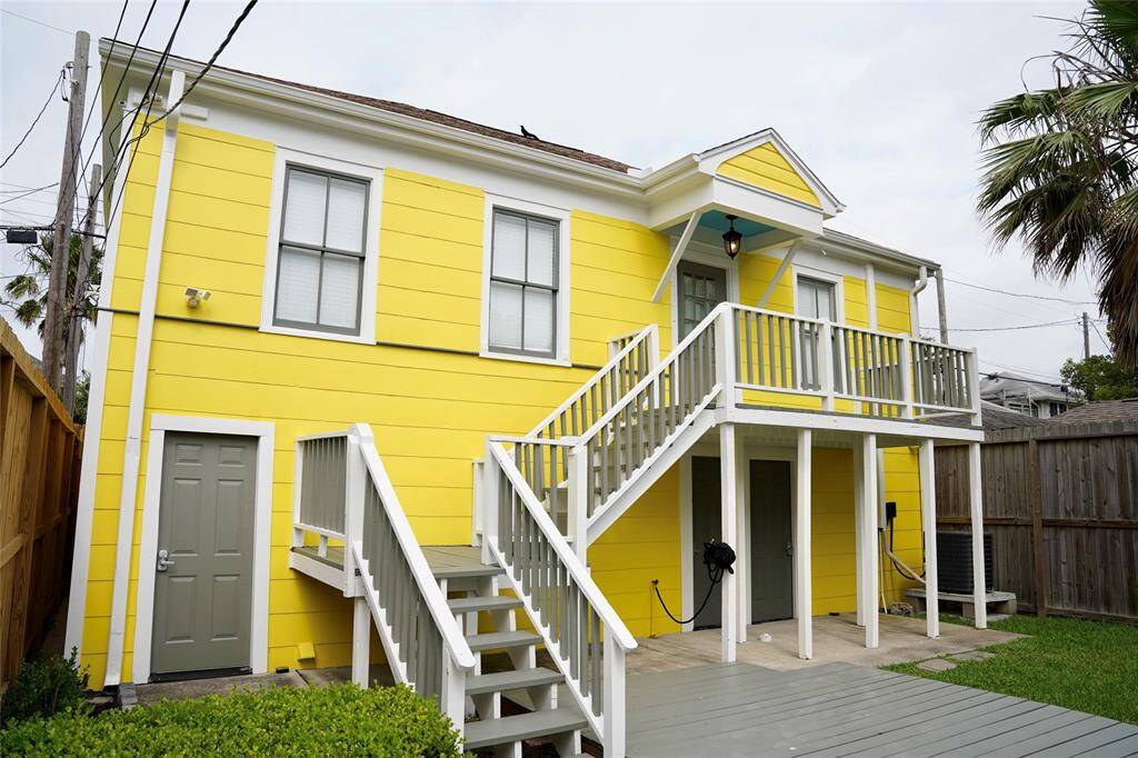1513 24th St Rear carriage house
