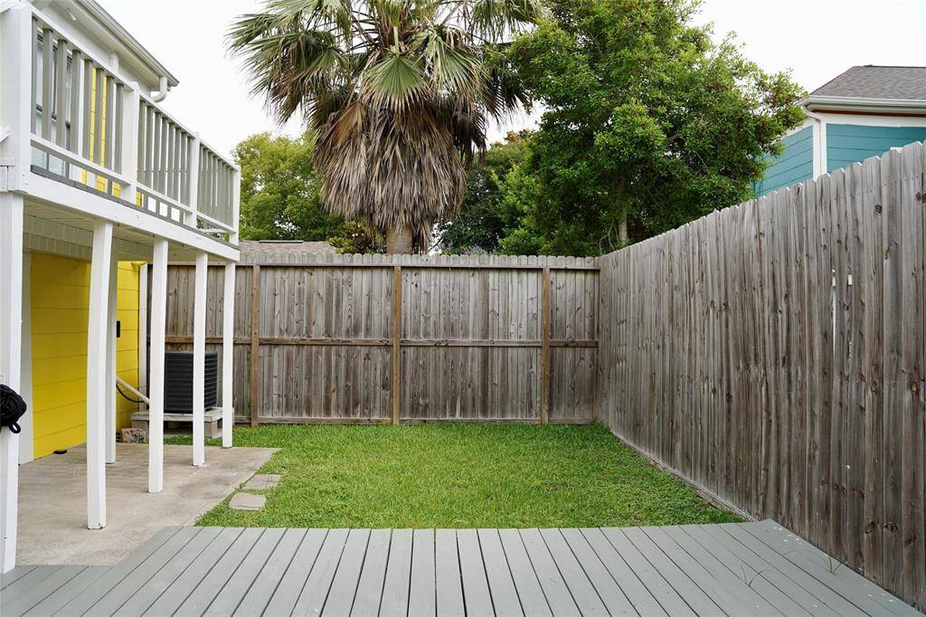 Front deck space great for setting up your outdoor grill and patio furniture.