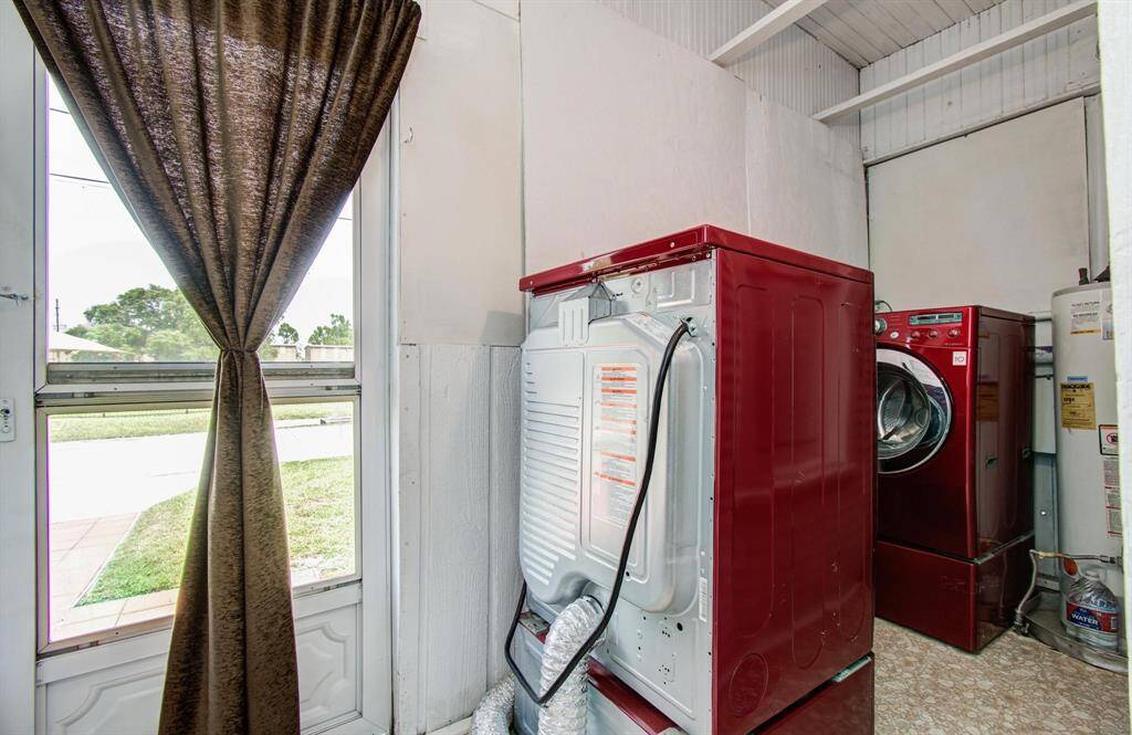Washer & Dryer Hookups