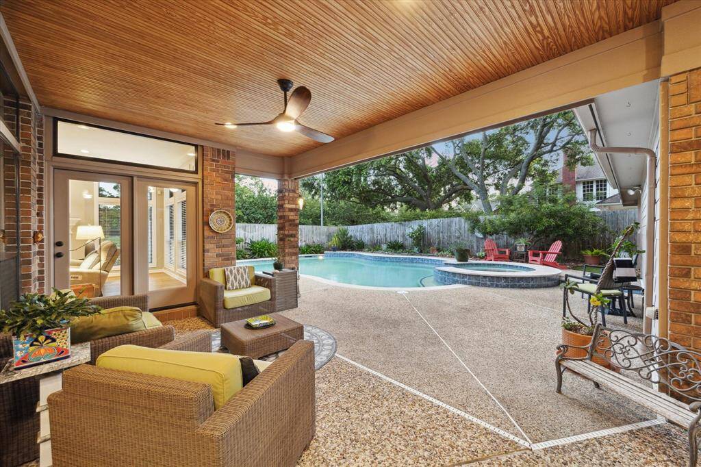 Truly an extension of the living space, this area is the ideal spot to relax or to entertain. It features attractive pebble decking with built-in drainage and a direct view of the pool and backyard.