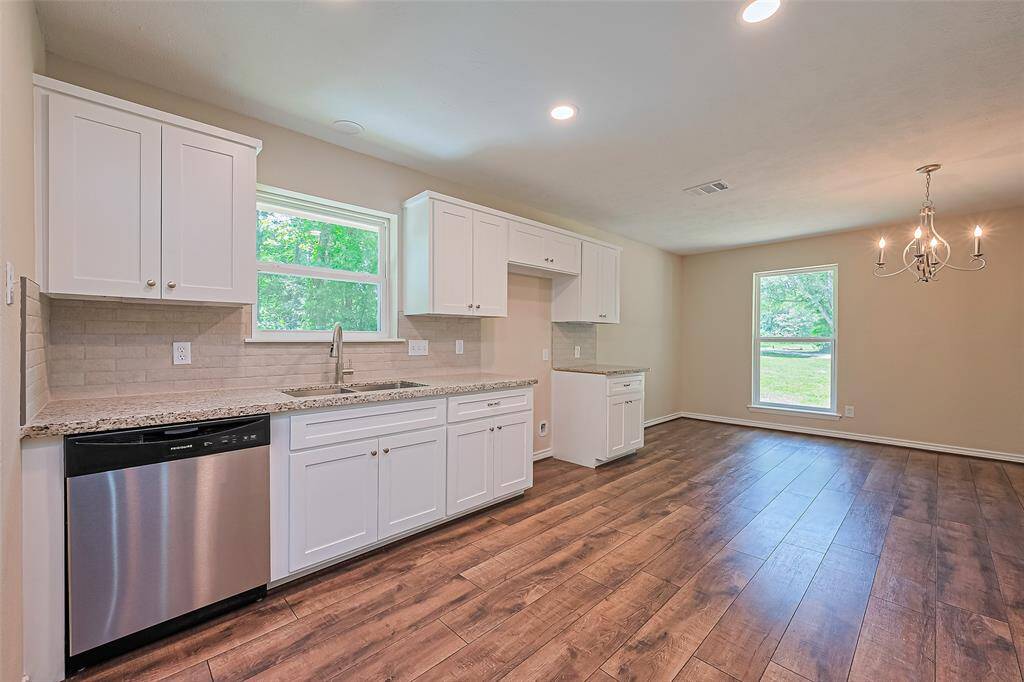 Open to breakfast area