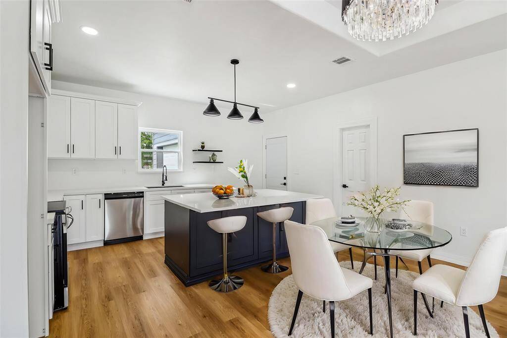 Notice the gorgeous chandelier that hangs above the dining table.
