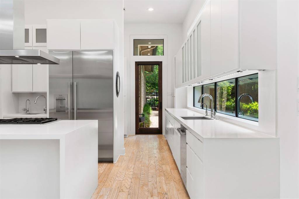 This built-in steamer sits in the far corner of the kitchen counter and has never been used!